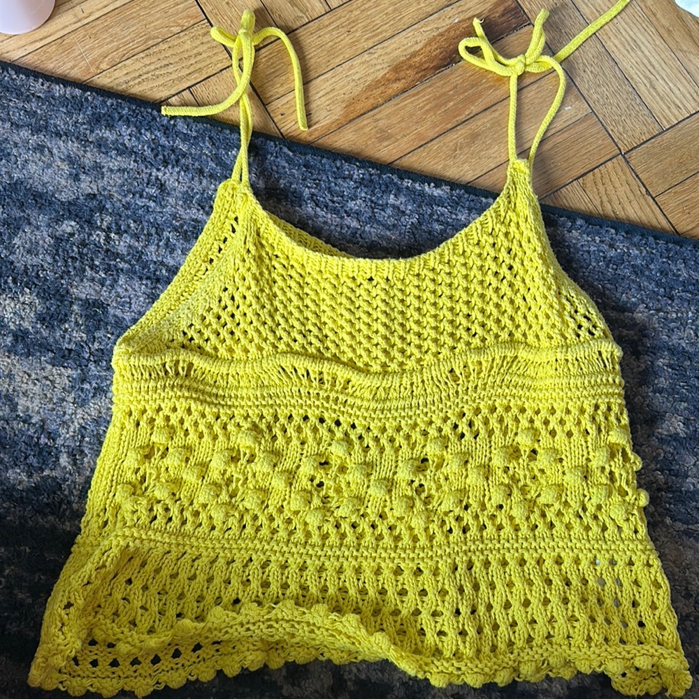 Hi! I’m selling a Zara knitted tank top.